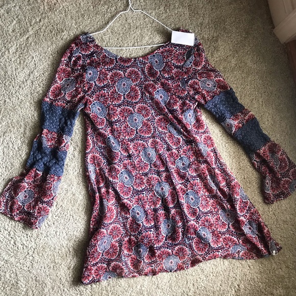 Volcom Dresses & Skirts - Floral Hipster Dress Volcom Dresses & Skirts - Floral Hipster Dress